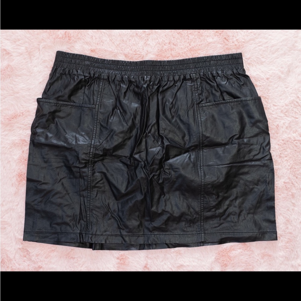 Guess Faux Leather Elastic Waist Mini Skirt Size XL